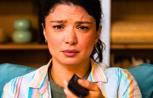 Traits People Who Rewatch The Same Shows When Sad Have That Therapists Instantly Recognize Traits People Who Rewatch The Same Shows When Sad Have That Therapists Instantly Recognize
