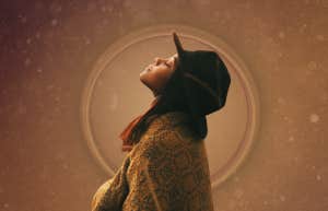 woman with brown aura