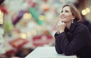 10 Things Exceptionally Happy People Do EVERY. DAMN. DAY. Woman dreaming big