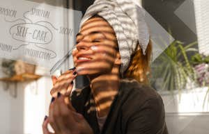 5 Ways To Get More Comfortable With Change woman focusing on herself