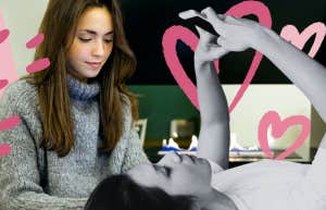 5 Things To Never Text A Guy On A Dating App (If You Want Him To Ask You Out) Woman texting