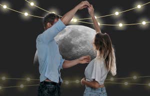 3 Zodiac Signs Are Luckiest In Love During The First Quarter Moon On December 19