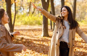 friends throwing leaves