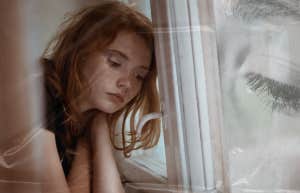 Lonely woman, deep fear of being alone