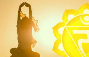 woman meditating solar plexus chakra 