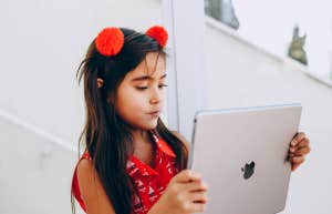 Teacher Say Gen Alpha 'iPad Kids' Have Emotional Intelligence Skills She's Never Seen Before young girl uses ipad