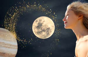 woman manifesting with moon and jupiter